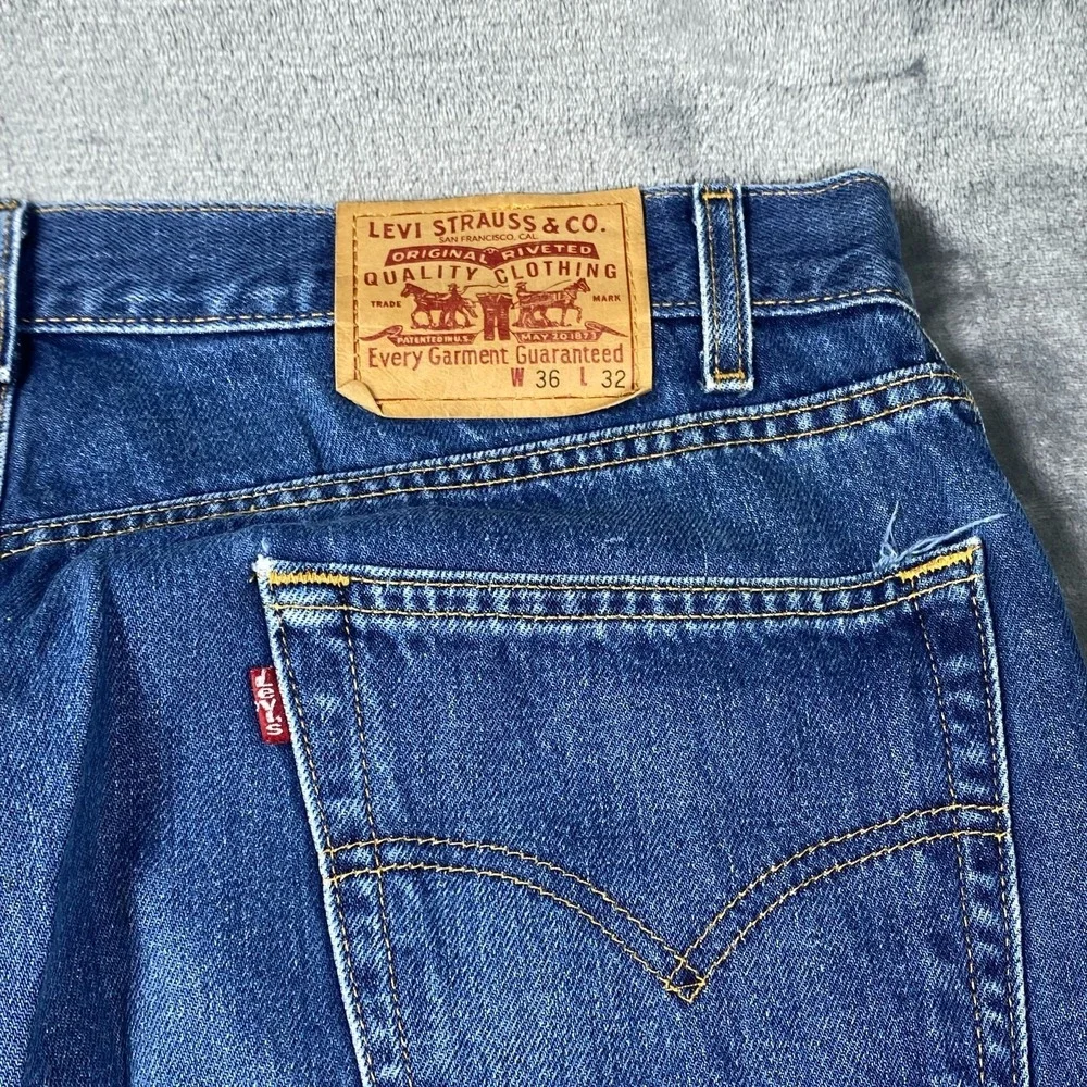 Vintage Levis Jeans Mens 36x32 Blue Straight Leg Denim Pants Y2K 90s USA Red Tag